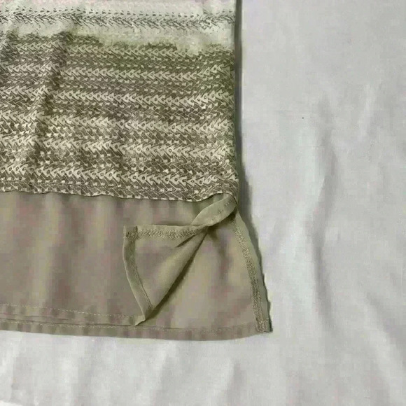 Chicos Womens Size 1 Medium Tan White Tunic Short Sleeve Top V Neck Chiffon Hem - Picture 10 of 13